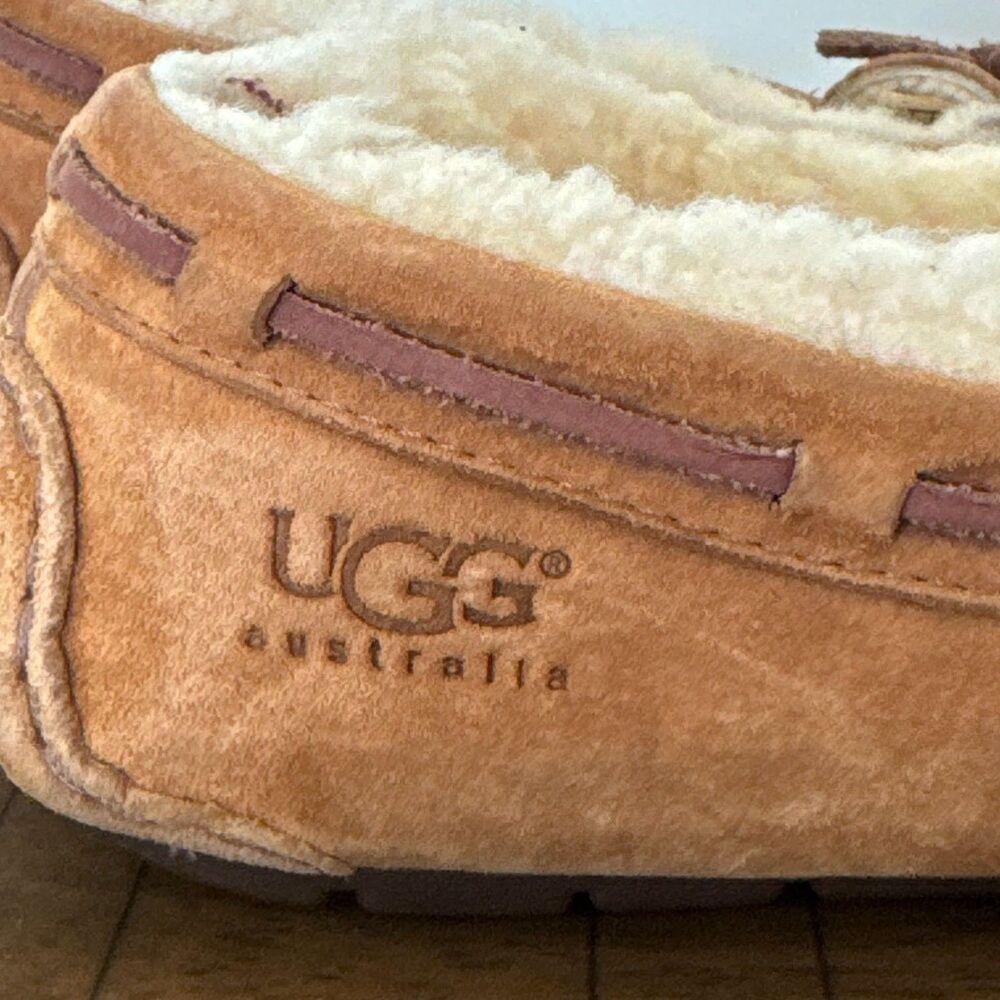 UGG Australia Women Dakota Moccasin Chestnut Slipper US Size 8 - Picture 3 of 13